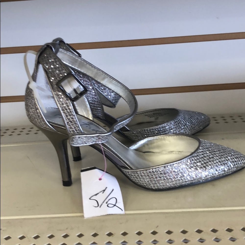 Marc fisher shoes 👠 - Picture 4 of 8